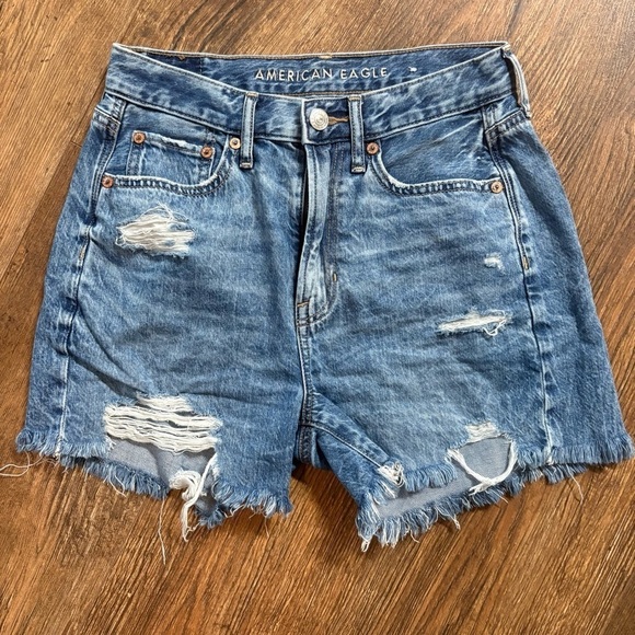American Eagle Outfitters Pants - American Eagle 90’s boyfriend ripped Jean shorts